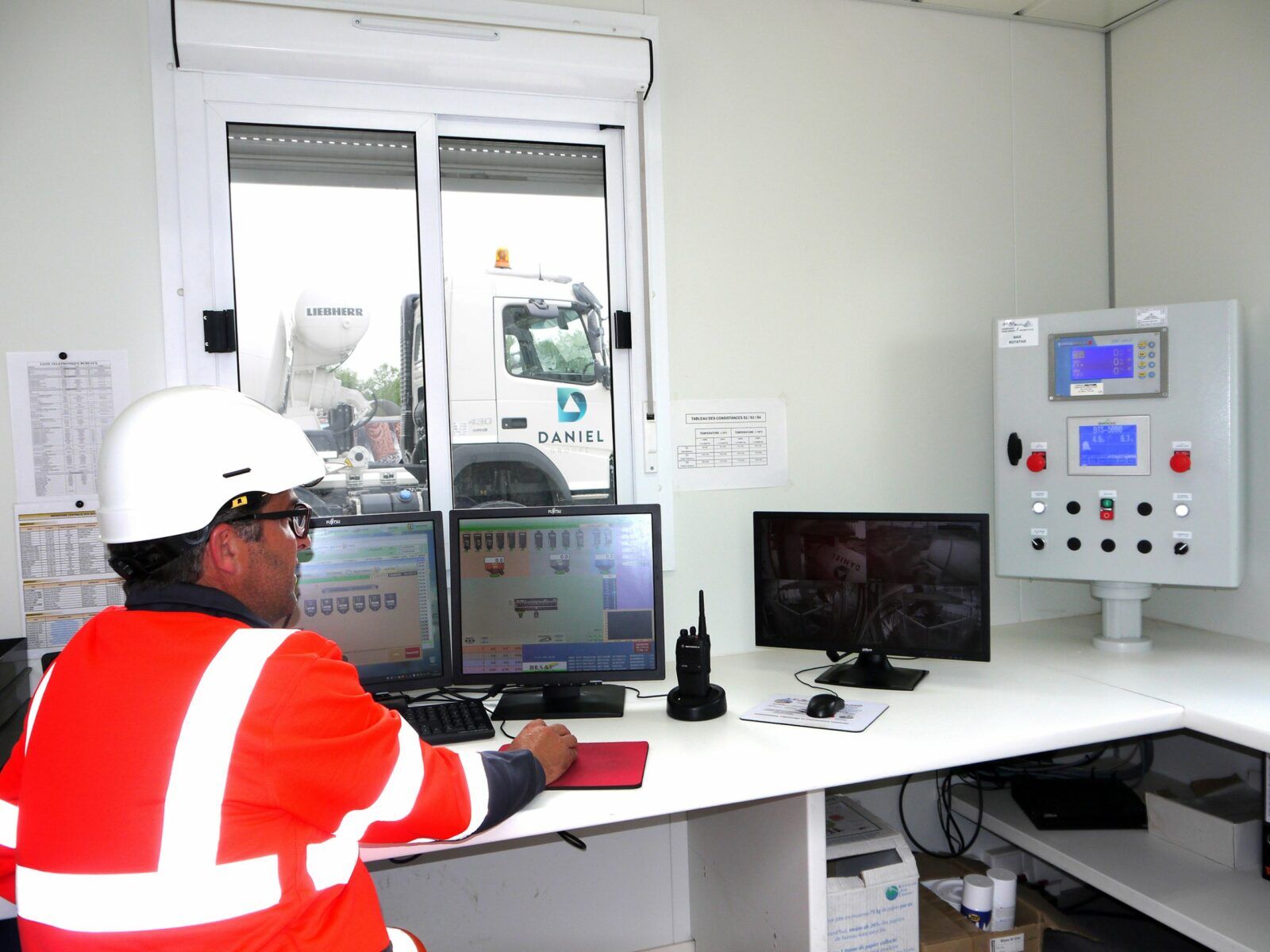 poste de commande de la centrale à béton de Lescar