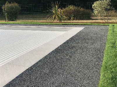 béton drainant autour d'une piscine